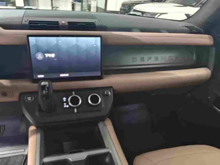 Land Rover Defender, 2025 — фото 9 из 9