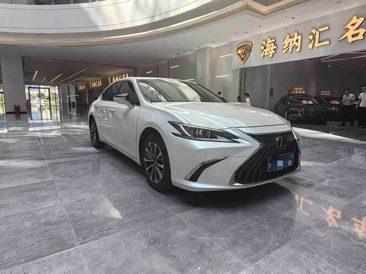 Lexus ES, 2023 — фото 3 из 9