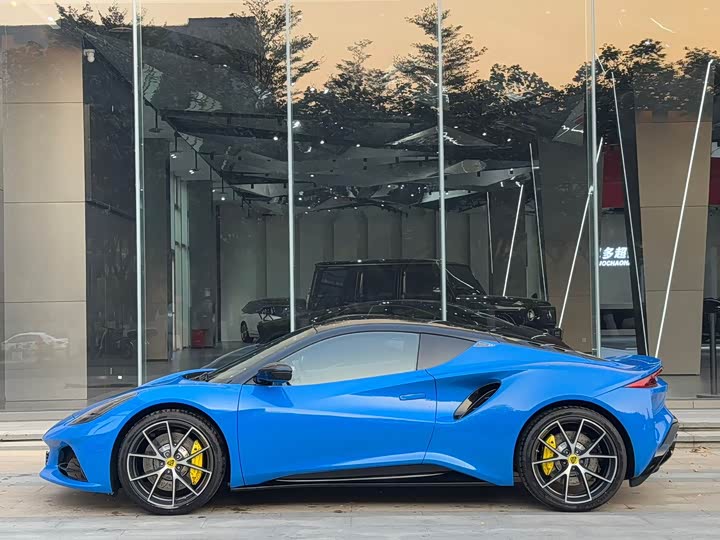 Lotus Emira, 2023 — фото 3 из 9