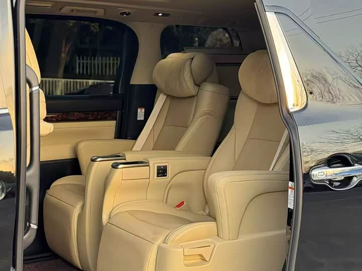 Toyota Alphard, 2022 — фото 6 из 9