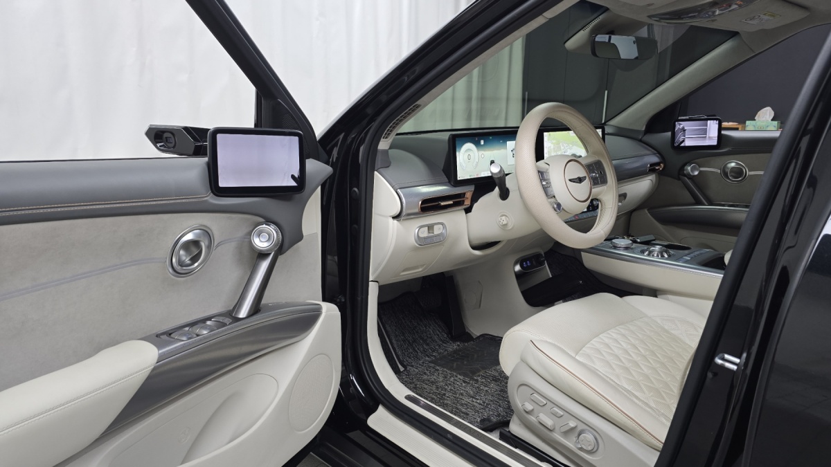 Genesis GV60, 2023 — фото 10 из 12