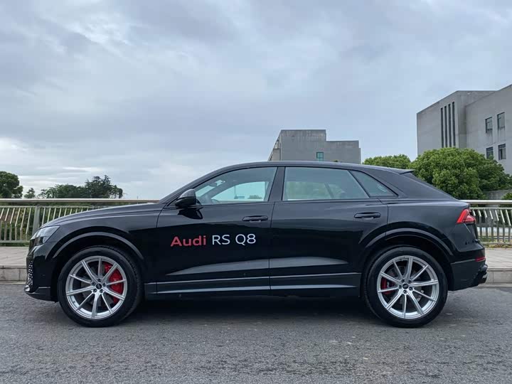 Audi RS Q8, 2025 — фото 2 из 9