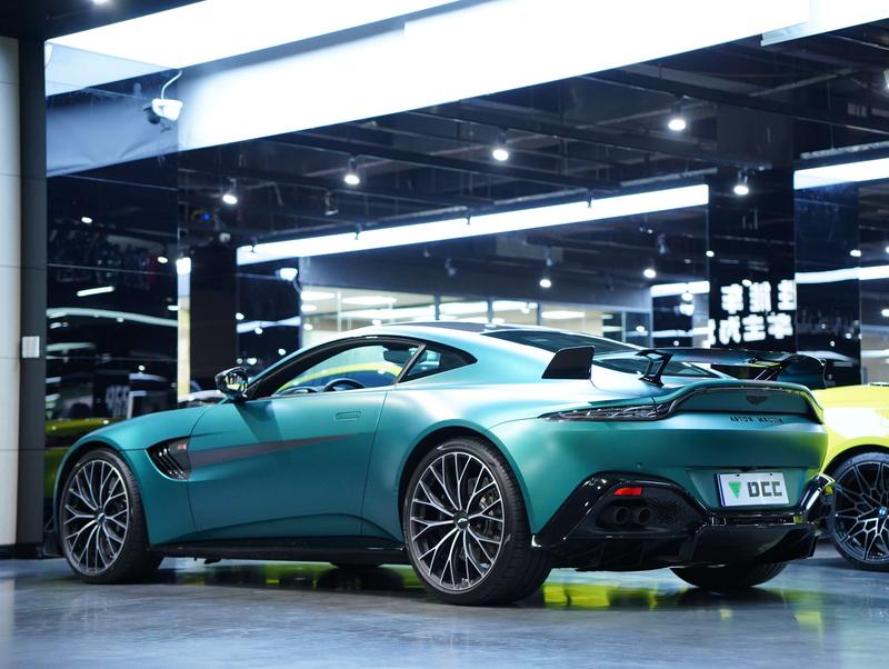 Aston Martin V8 Vantage, 2022 — фото 4 из 12