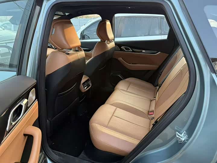 Geely Atlas L, 2025 — фото 3 из 3