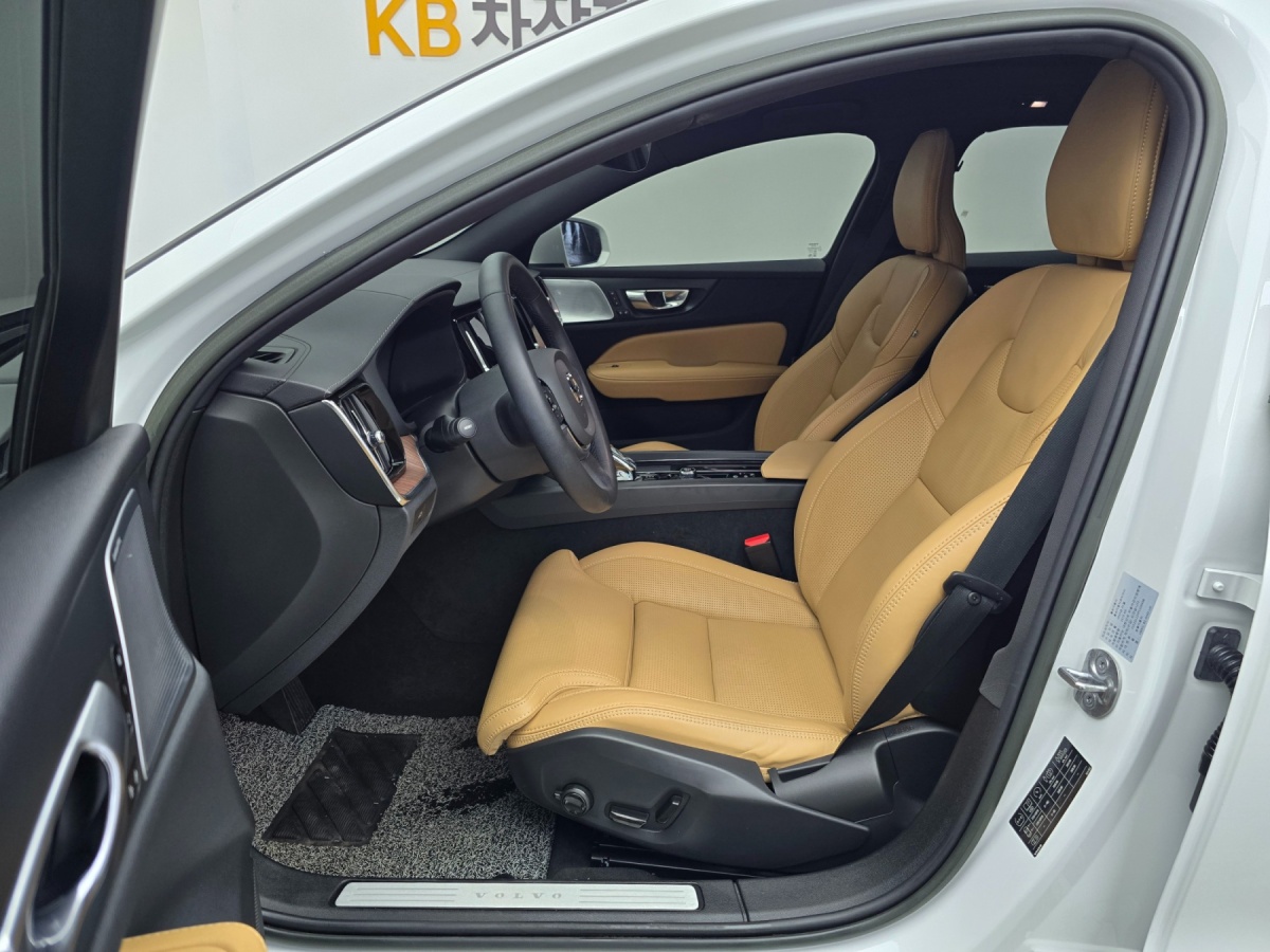 Volvo V60, 2023 — фото 6 из 12
