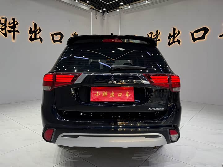 Mitsubishi Outlander, 2022 — фото 5 из 9