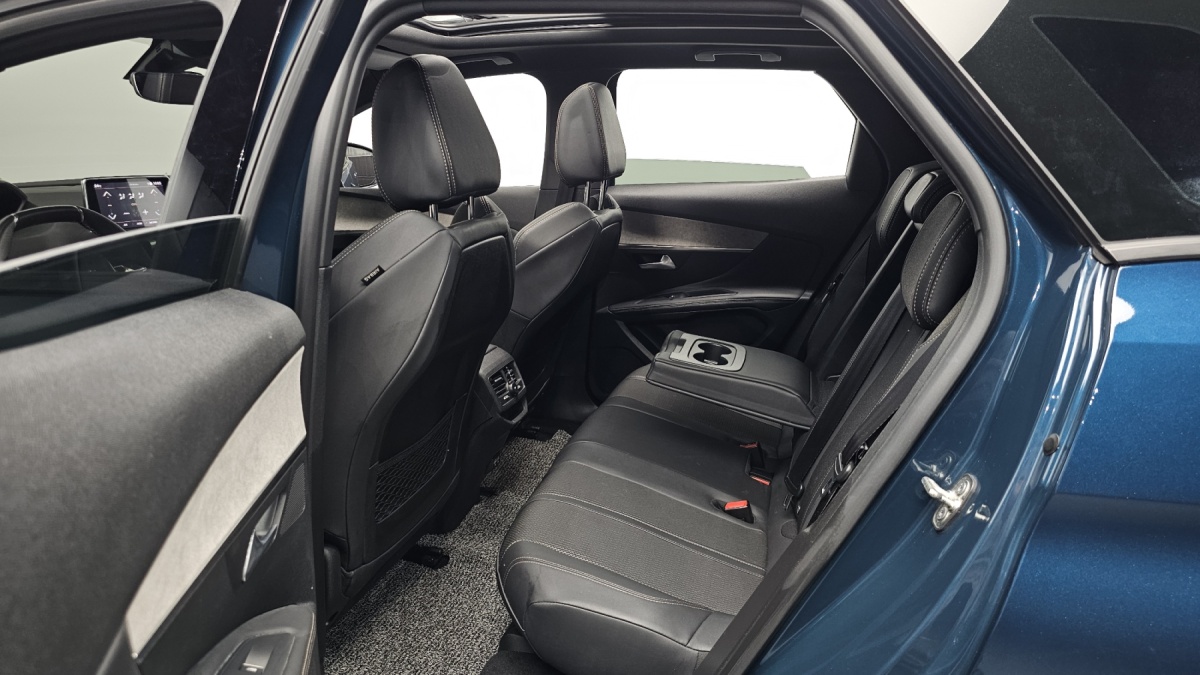 Peugeot 3008, 2022 — фото 10 из 12