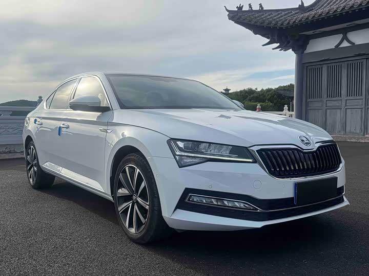 Skoda Superb, 2023 — фото 3 из 9
