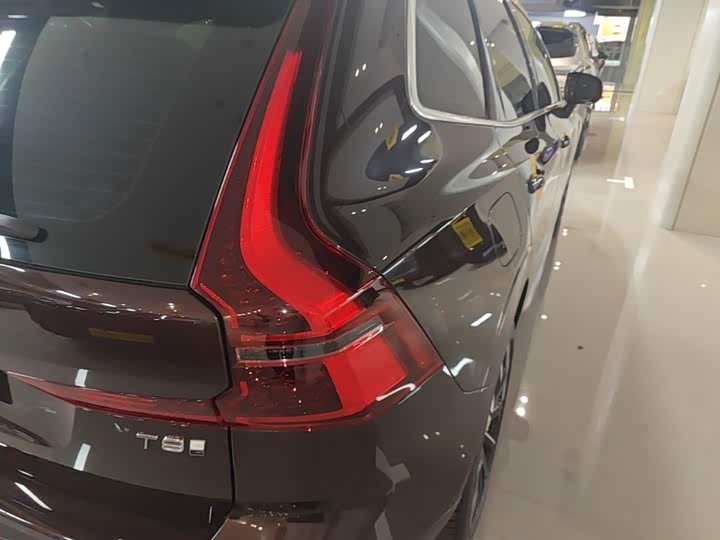 Volvo XC60 Hybrid, 2025 — фото 8 из 9