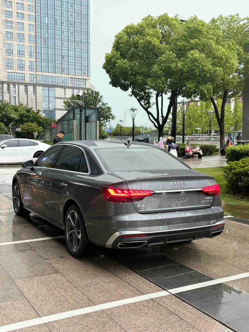 Audi A4L, 2023 — фото 3 из 7
