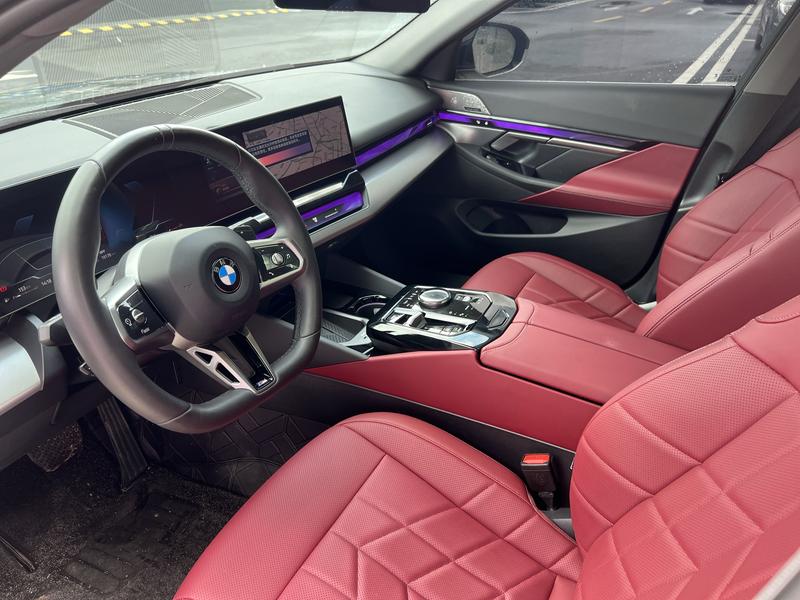 BMW 5 Series, 2025 — фото 9 из 12