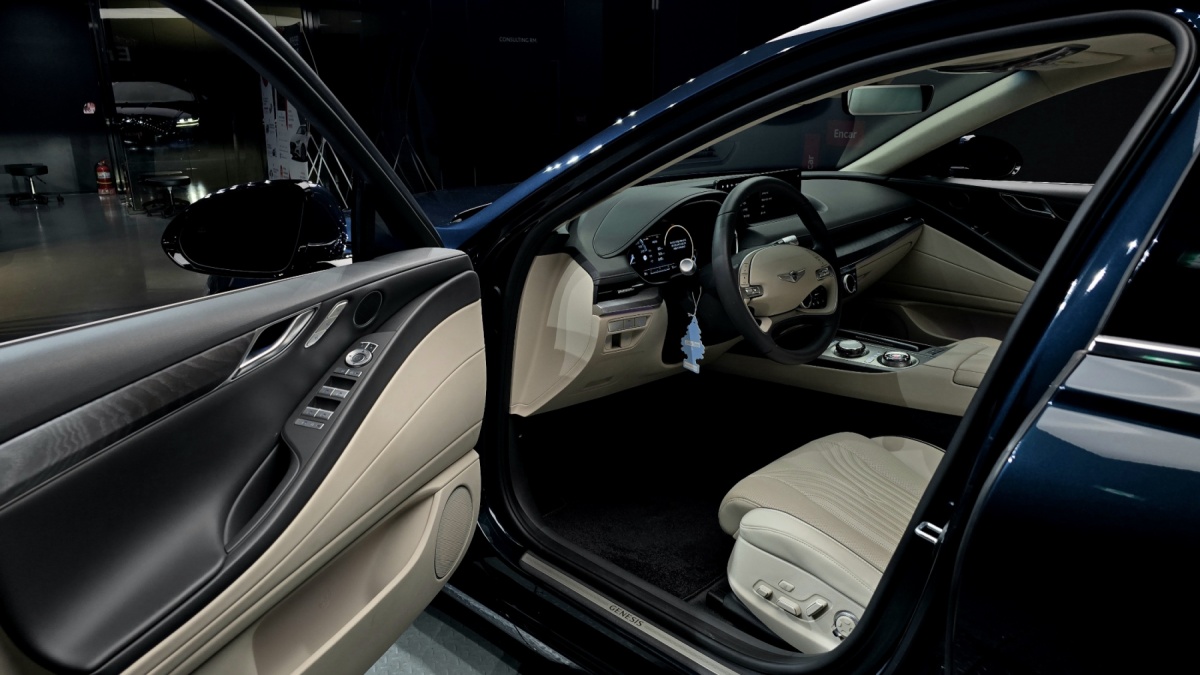 Genesis G80, 2023 — фото 10 из 12