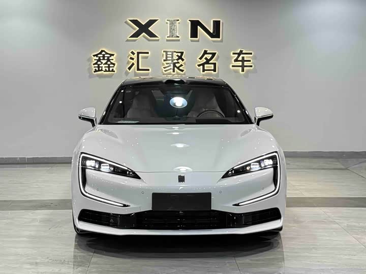 BYD Yangwang U7, 2025 — фото 3 из 9