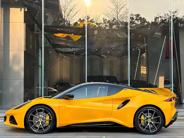 Lotus Emira, 2023 — фото 3 из 9