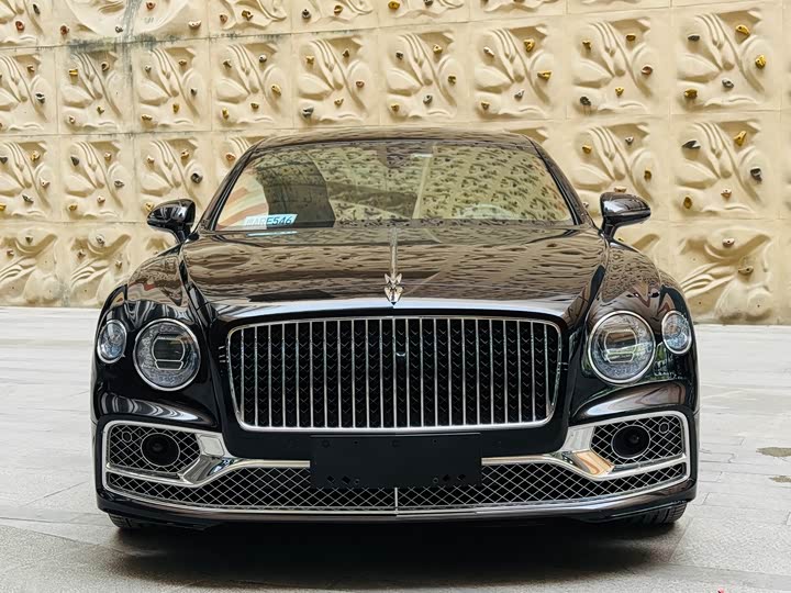 Bentley Flying Spur Hybrid, 2023 — фото 2 из 9