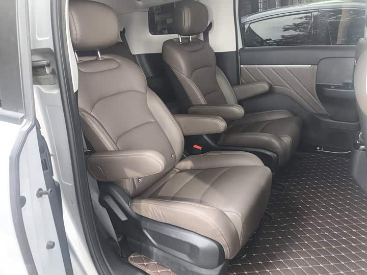 Wuling Starlight 730 Hybrid/EV, 2025 — фото 4 из 9