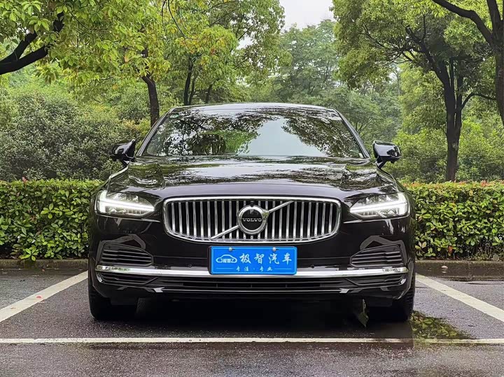 Volvo S90 Hybrid, 2023 — фото 2 из 12