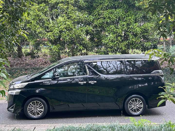 Toyota Vellfire, 2022 — фото 7 из 9