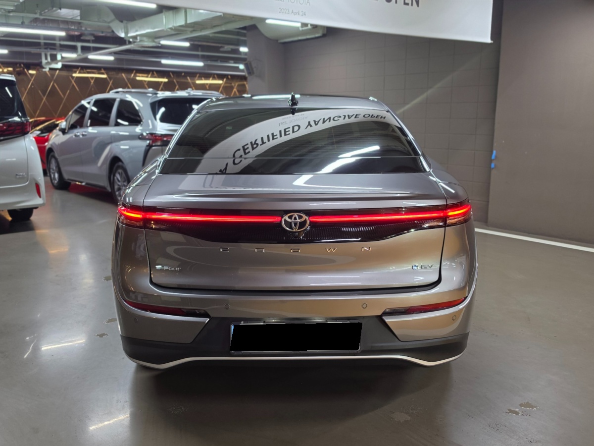 Toyota Crown, 2025 — фото 4 из 12