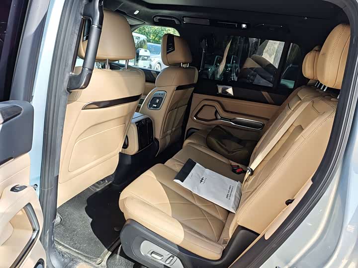 BYD FangChengBao Leopard 8, 2025 — фото 6 из 9