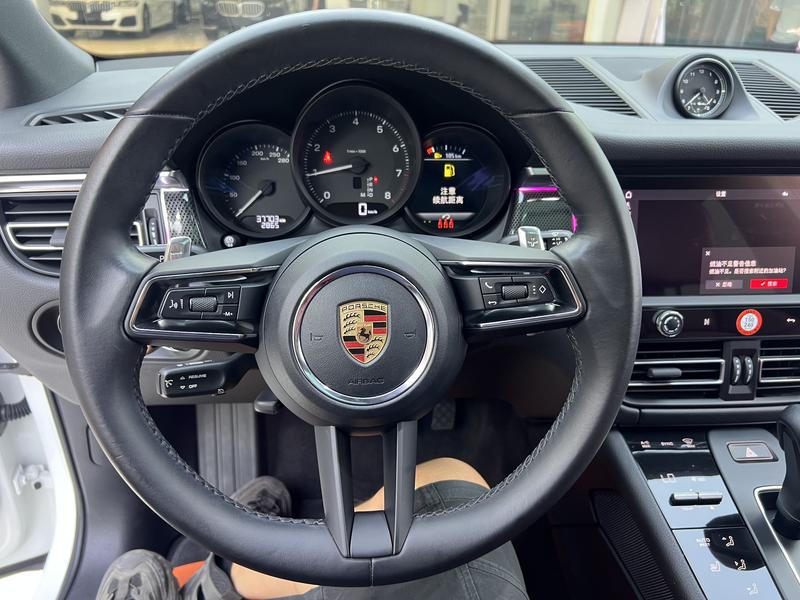 Porsche Macan, 2023 — фото 11 из 12