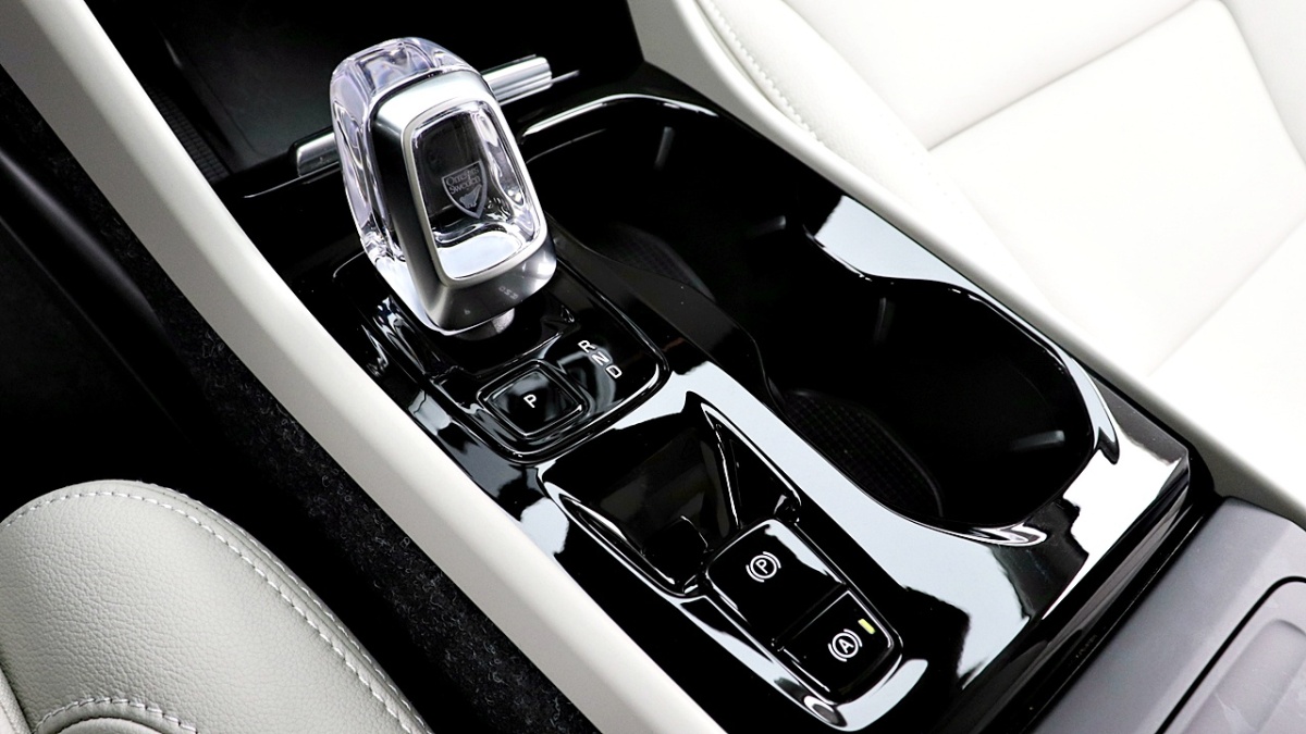 Volvo XC40, 2024 — фото 10 из 12