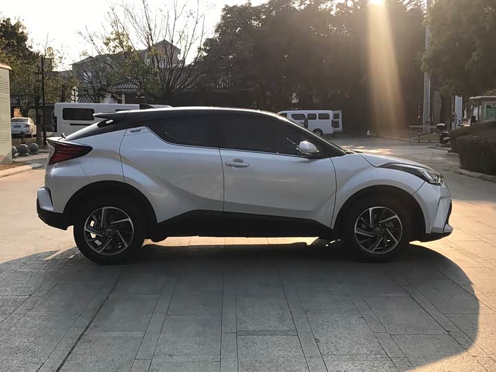 Toyota C-HR, 2022 — фото 4 из 9