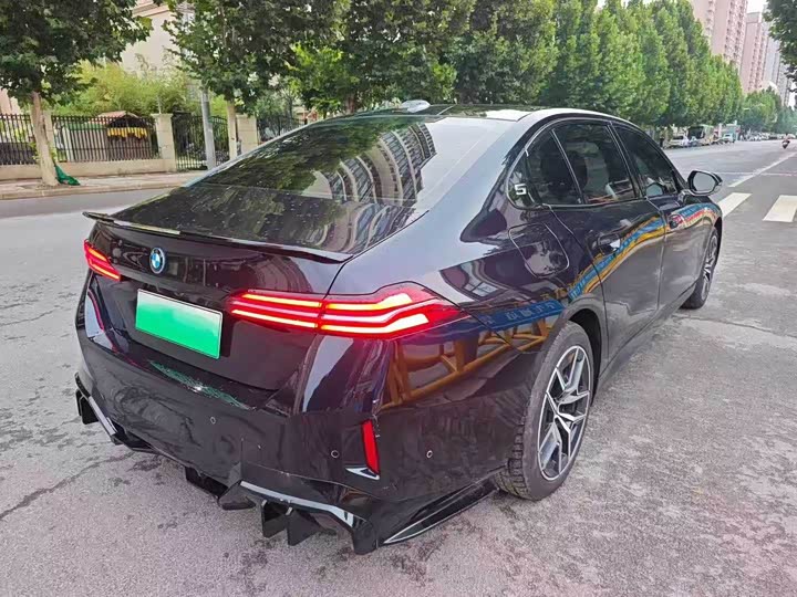 BMW i5, 2025 — фото 7 из 9