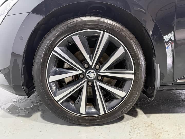 Skoda Superb, 2023 — фото 8 из 9