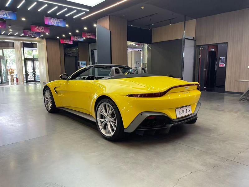 Aston Martin V8 Vantage, 2022 — фото 4 из 11