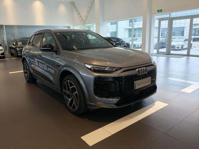 Audi Q6L e-tron, 2025 — фото 2 из 12