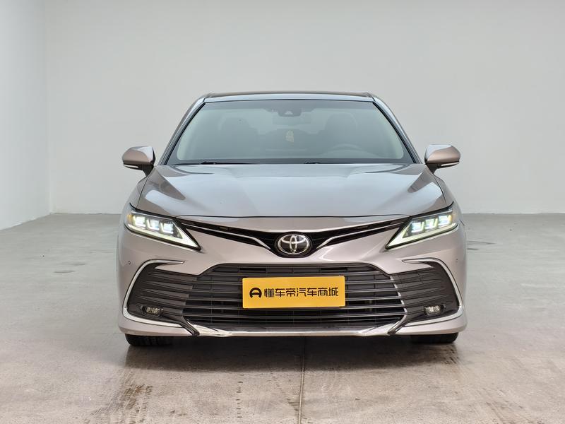 Toyota Camry, 2023 — фото 2 из 12