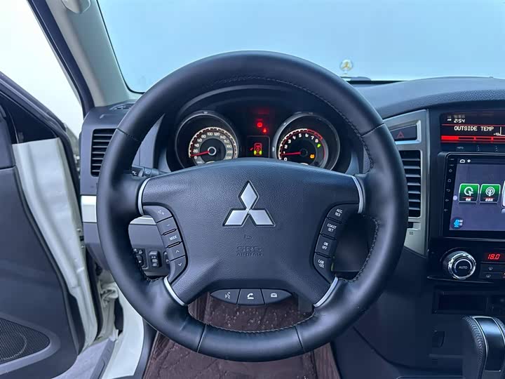 Mitsubishi Pajero, 2023 — фото 7 из 9