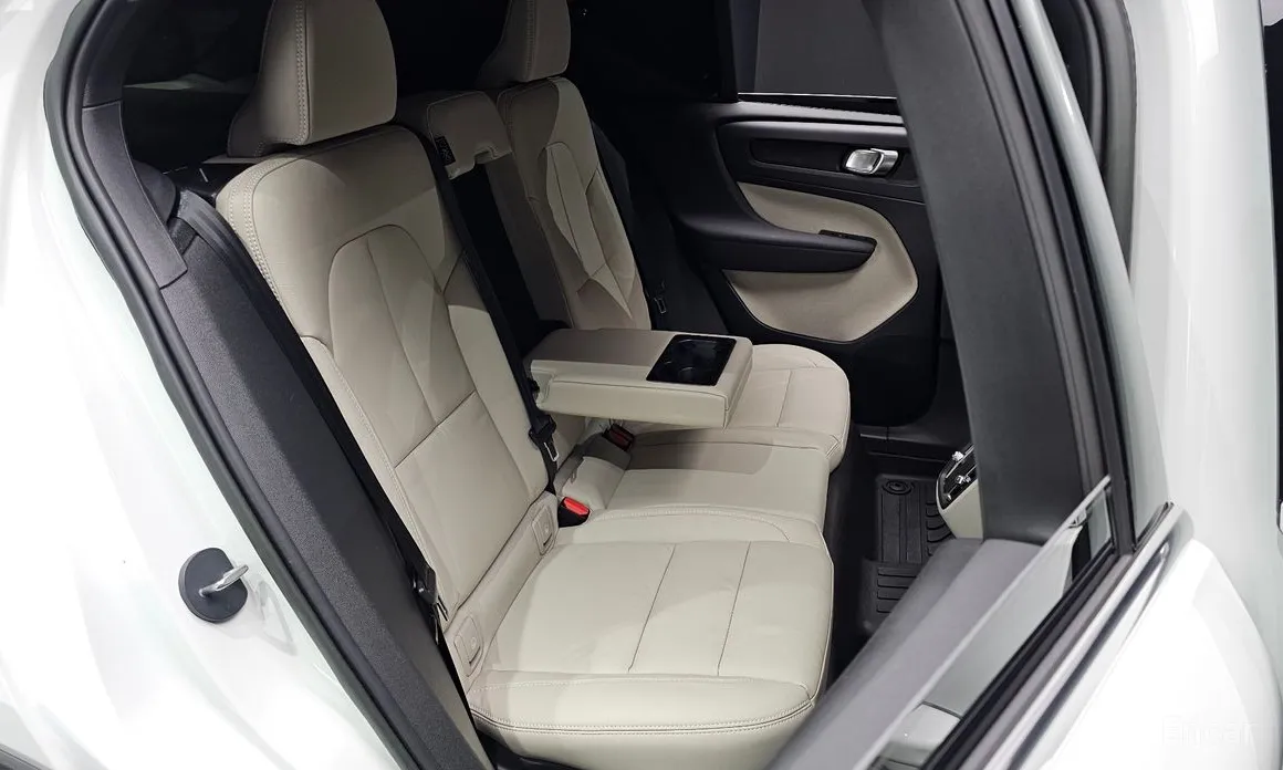 Volvo XC40, 2023 — фото 11 из 12