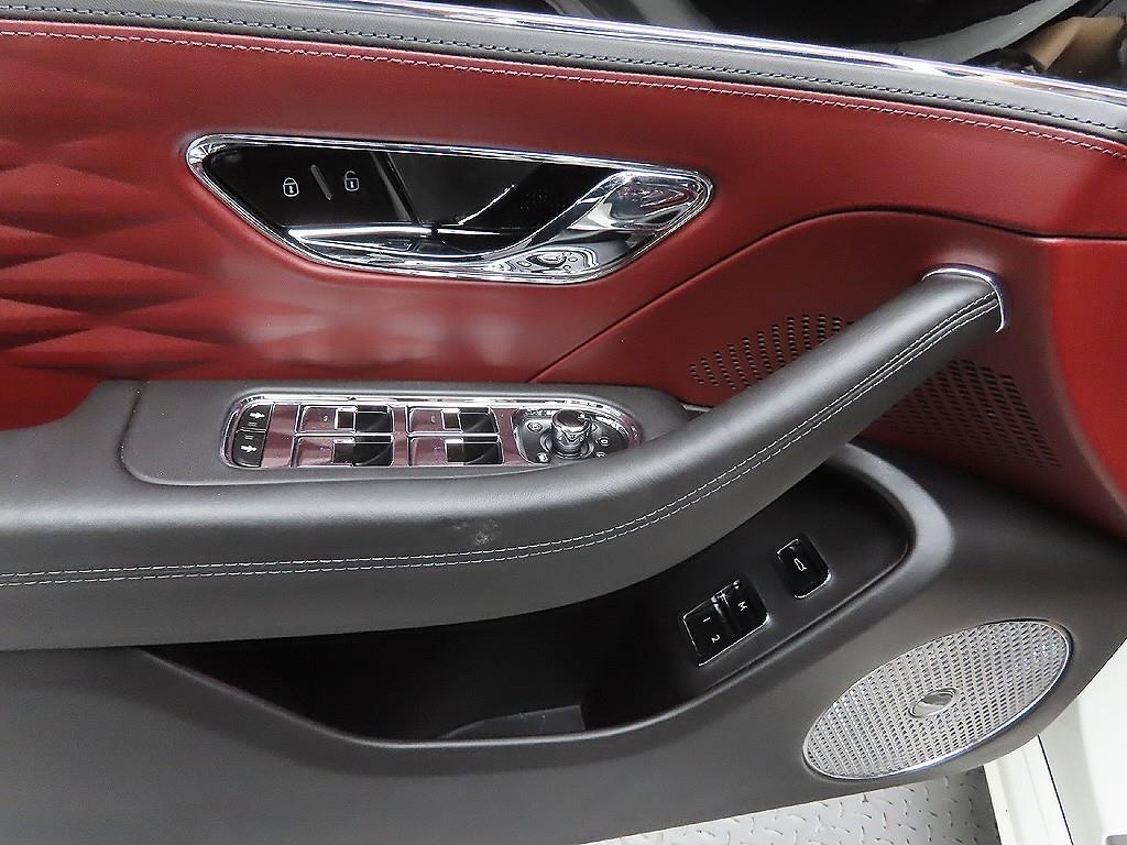 Bentley Flying Spur, 2021 — фото 11 из 12