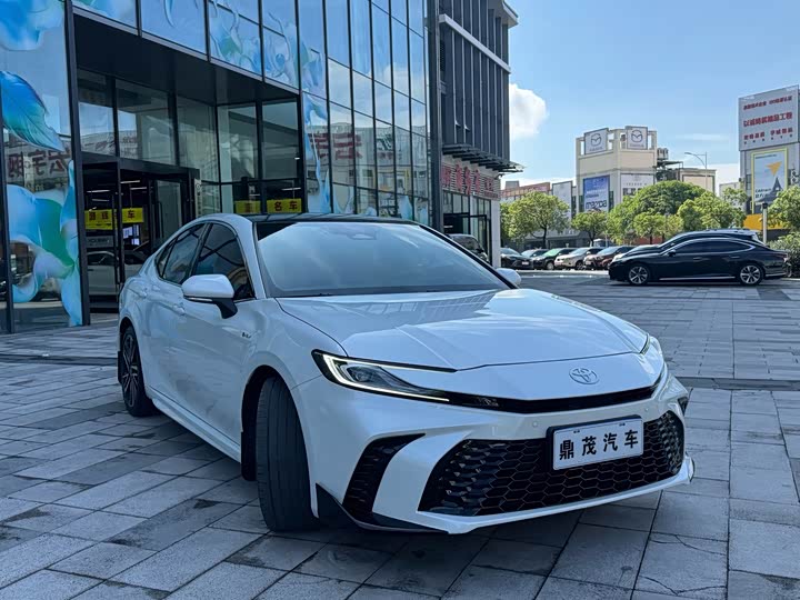 Toyota Camry, 2024 — фото 6 из 9