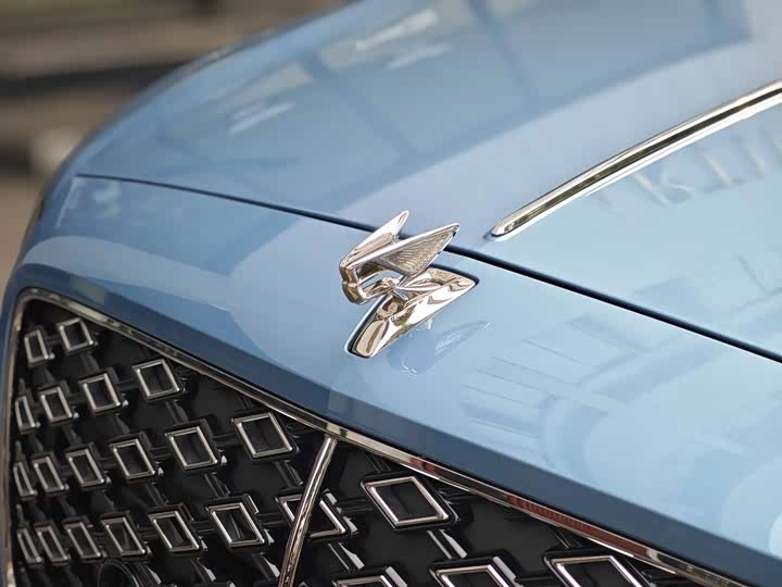 Bentley Flying Spur Hybrid, 2025 — фото 6 из 9