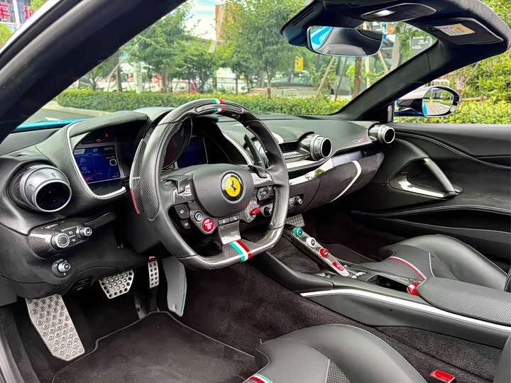 Ferrari 812, 2023 — фото 4 из 9