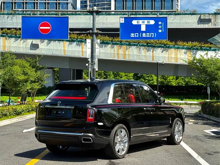 Rolls-Royce Cullinan, 2024 — фото 7 из 9