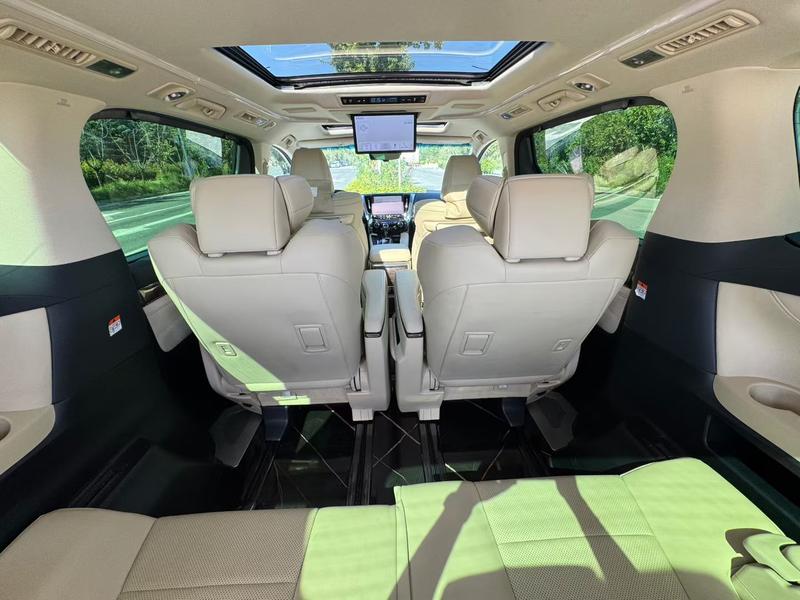 Toyota Vellfire, 2022 — фото 6 из 10