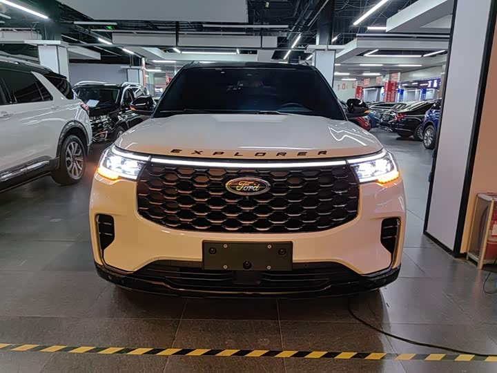 Ford Explorer, 2022 — фото 3 из 9