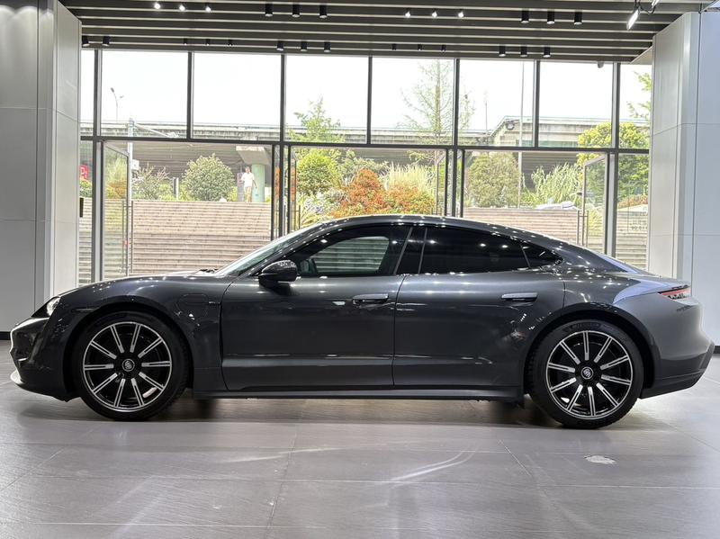 Porsche Taycan, 2023 — фото 4 из 12