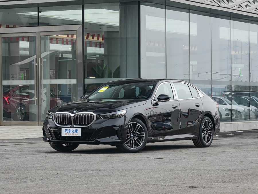BMW 5 Series, 2026 — купить в Калуге под ключ