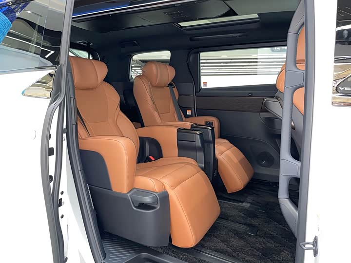 Toyota Vellfire, 2026 — фото 8 из 9