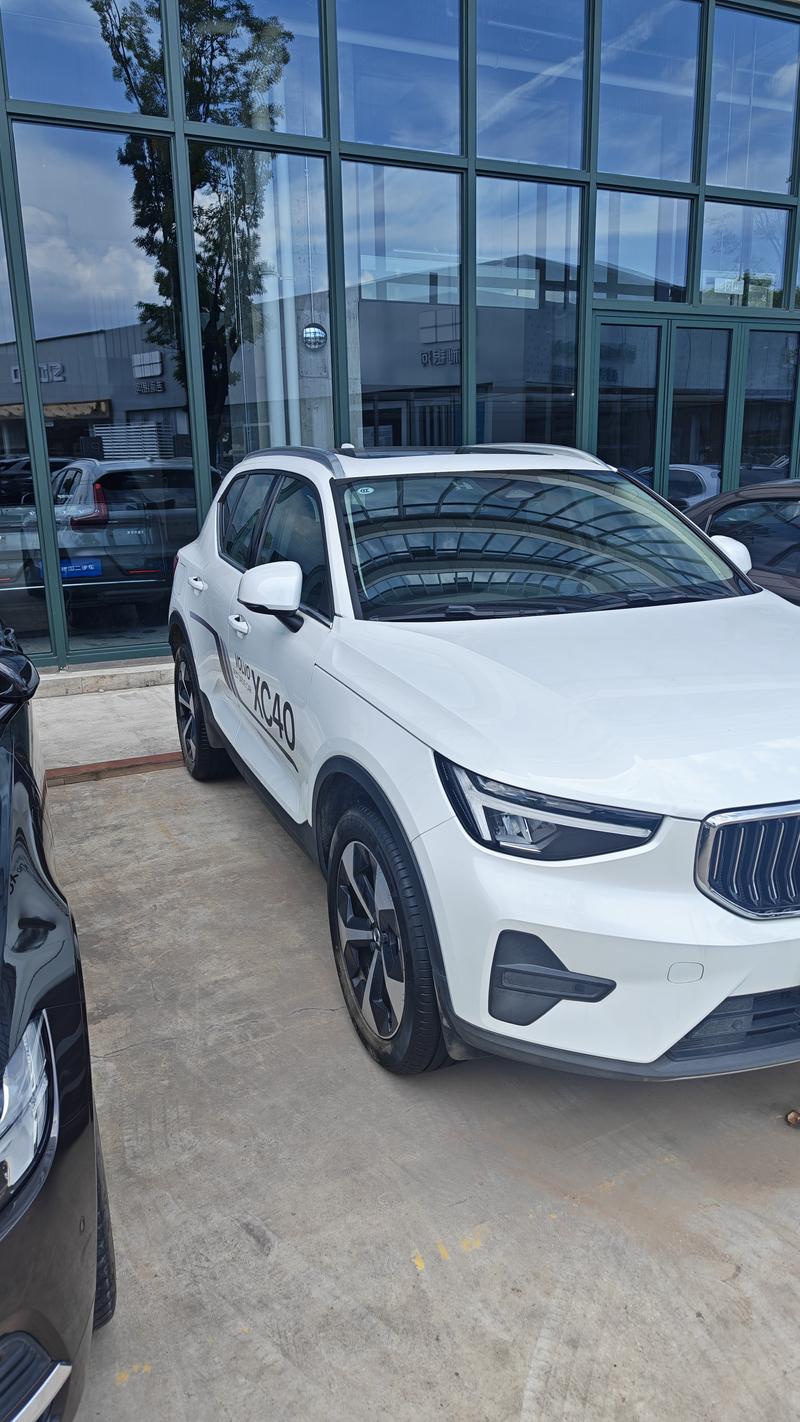 Volvo XC40, 2024 — фото 3 из 8