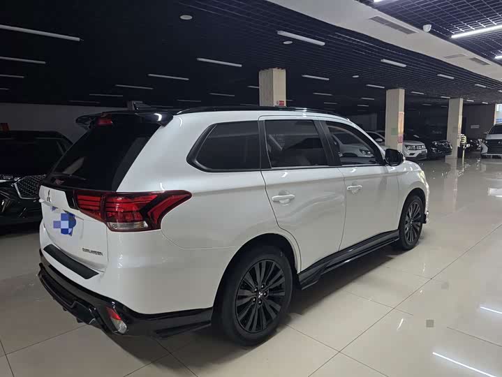 Mitsubishi Outlander, 2021 — фото 5 из 9