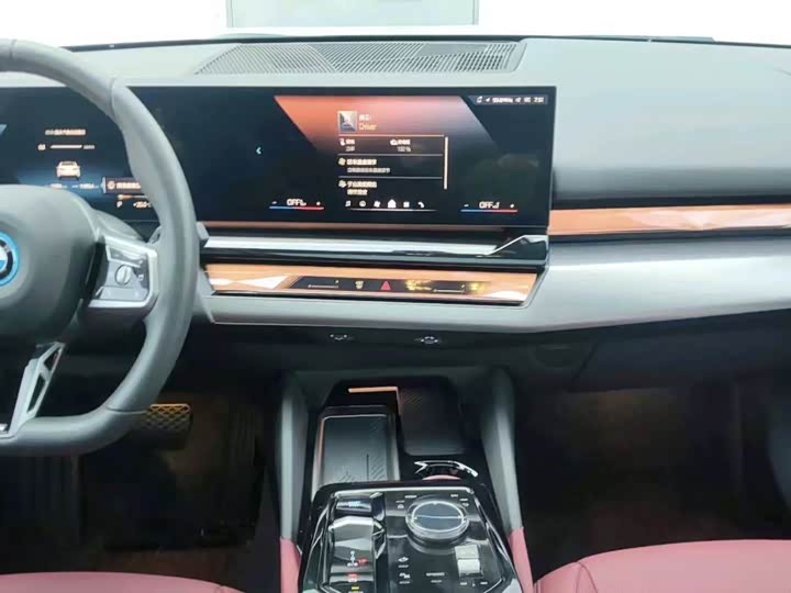 BMW i5, 2025 — фото 8 из 9
