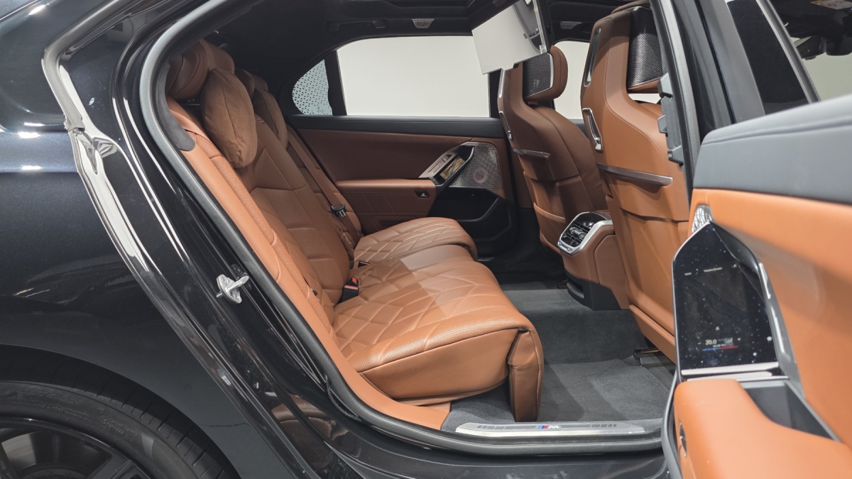 BMW i7, 2024 — фото 11 из 12