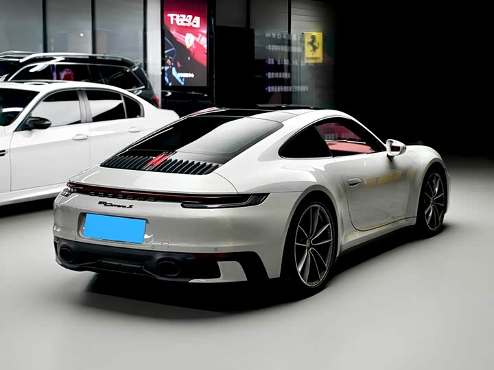 Porsche 911, 2023 — фото 7 из 9