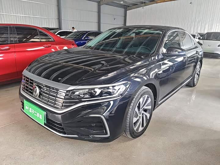 Volkswagen Passat Hybrid, 2023 — фото 2 из 9